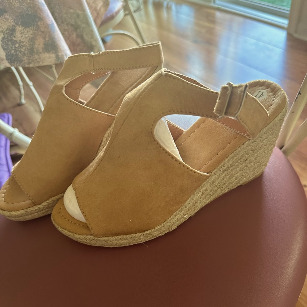 Women’s wedge ankle strap sandal